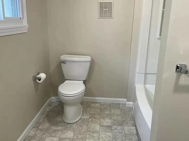 Building Photo - This extremely well-maintained