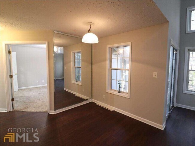 Building Photo - 2082 River Heights Walk SE