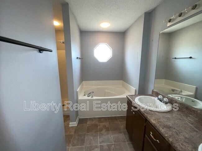 Building Photo - 215 Bridgemont Way