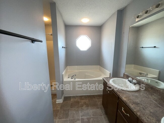 Foto del edificio - 215 Bridgemont Way