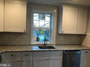 Foto del edificio - 4-Bedroom Home with First-Floor In-Law Suite