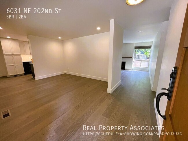 Building Photo - Newly Updated - 3b/2 bath Rambler w/ Large...