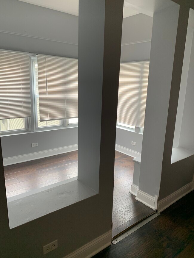 Sun room - 7718 S Green St