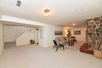 Building Photo - 43 Tordale Cres