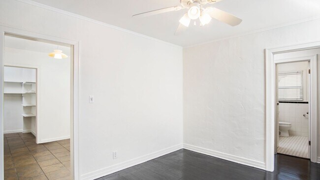 Foto del edificio - Spacious 3Bed/2Bath with Private Balcony A...