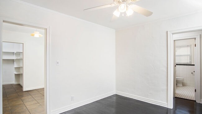 Building Photo - Spacious 3Bed/2Bath with Private Balcony A...
