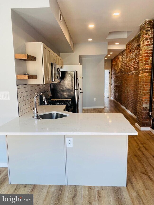 Building Photo - 1500 N 28th St