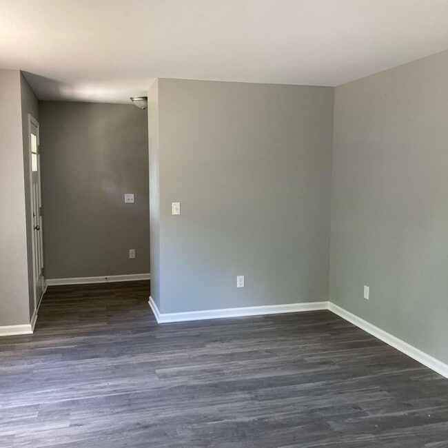 Building Photo - 511 E Parkview Dr