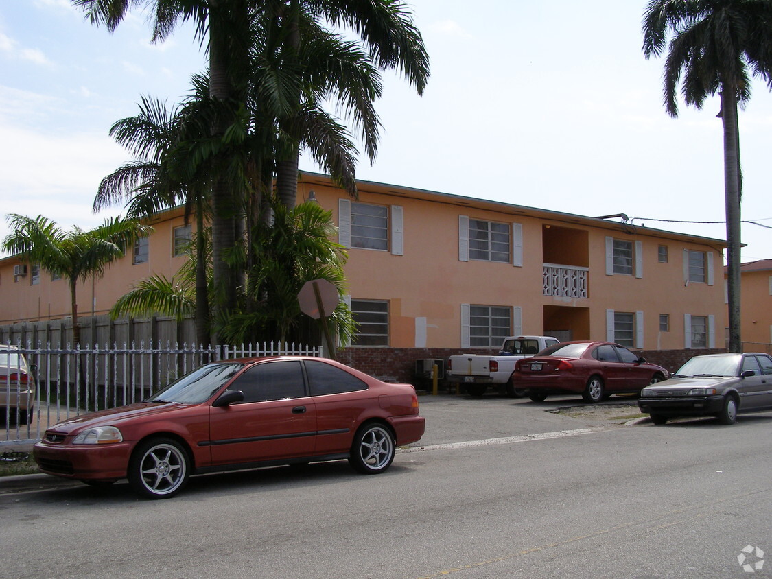 Edificio - 855 NW 45th Ave