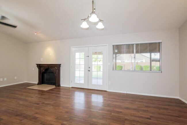 Foto del edificio - 6320 W Port Royale Ln