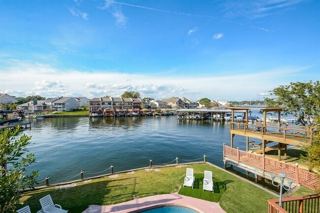 Foto del edificio - 128 Harbour Town Ct