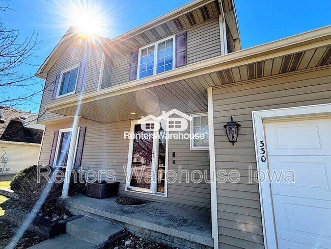 Building Photo - 330 NE Cardinal Ln