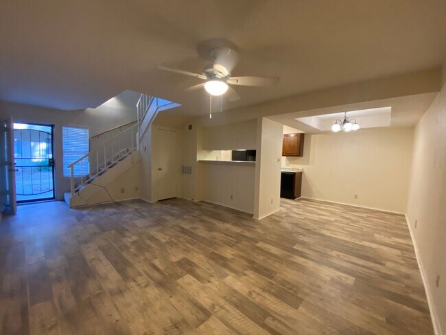 Foto del edificio - Charming 2 Bedroom, 2.5 Bath Condo, Move-In Ready! Step into this beautifully maintained condo fe...