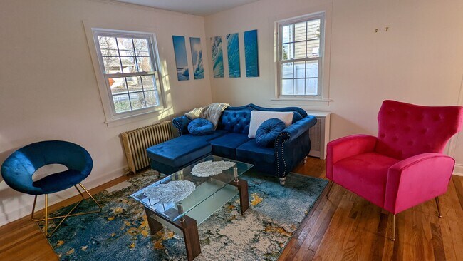 Foto del edificio - 3 Bedroom Home- Great Location in Darien
