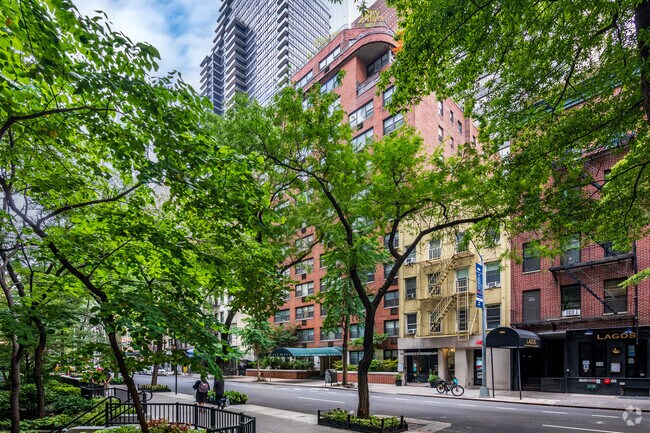 Foto del edificio - 310-314 E 49th St