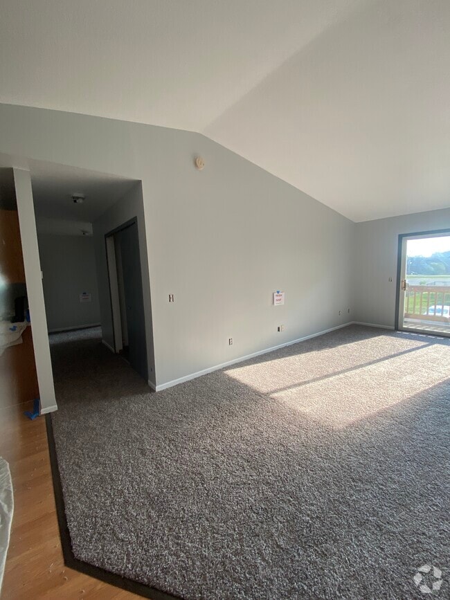 Building Photo - 7483 Crosscreek Dr