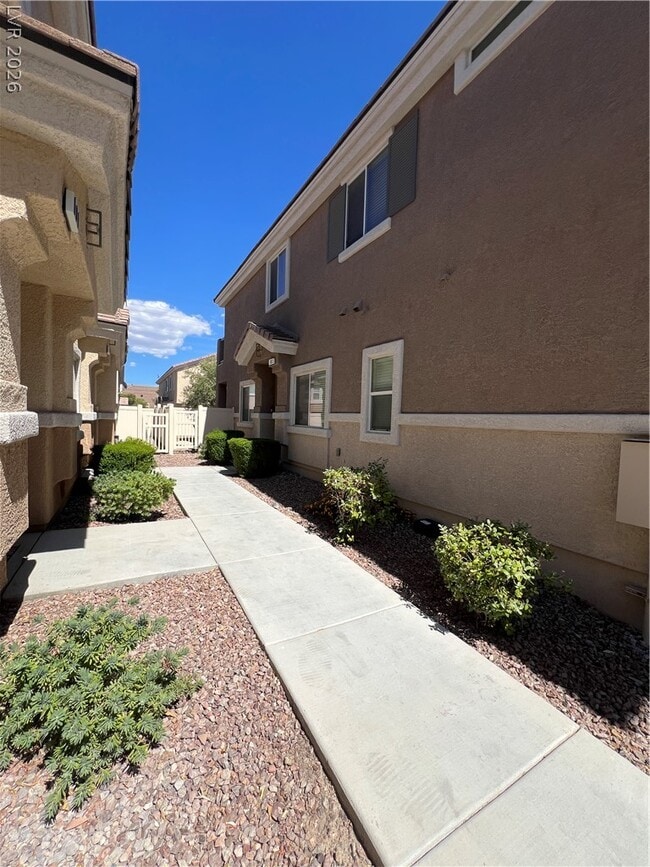 Building Photo - 10086 Aspen Rose St