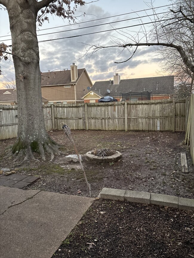 Foto del edificio - 1626 Raybrad Dr