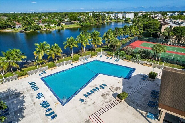 Foto del edificio - 14501 N Kendall Dr