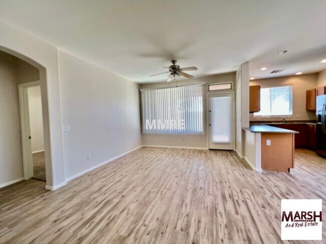 Foto del edificio - Split bedroom floor plan with 3 bedrooms i...