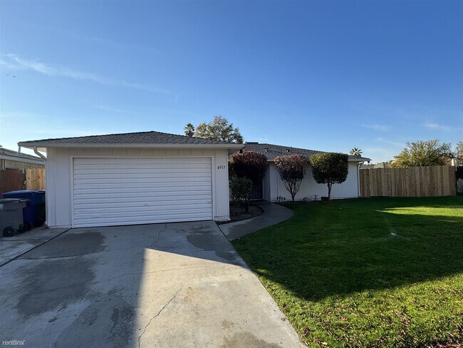 Foto del edificio - 3 br, 2 bath House - 4557 North Sequoia Drive