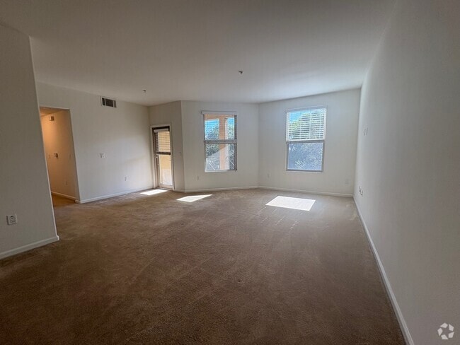 Building Photo - 128 N Oak Knoll Ave