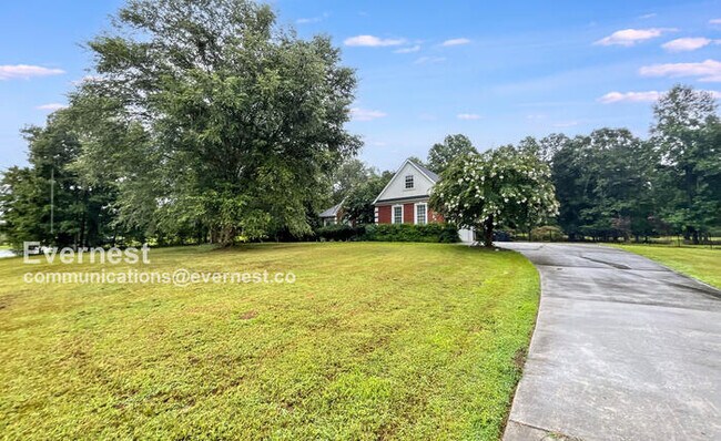 Foto del edificio - Elegant 4-Bedroom, 2-Bathroom Home, Golf c...