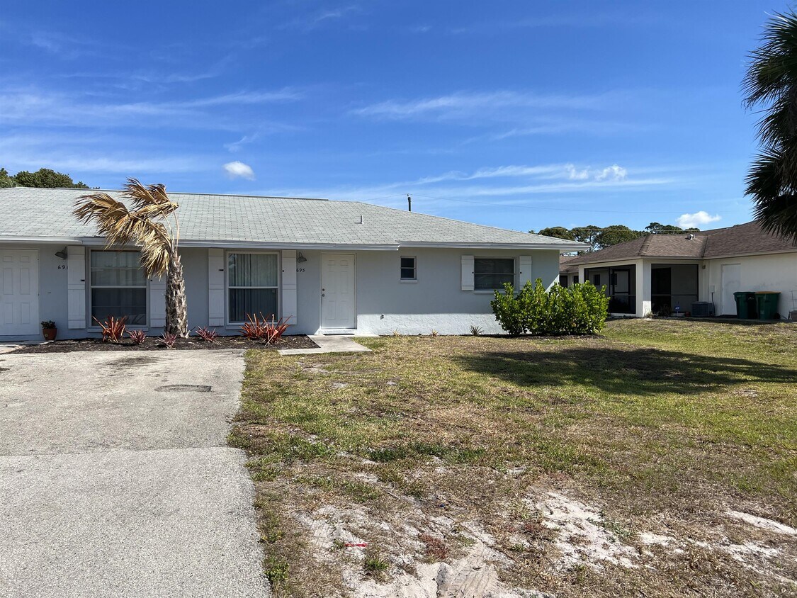 Foto principal - 695 110th Ave N