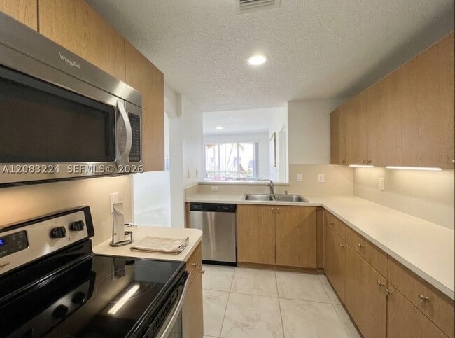 Foto del edificio - 6720 NW 114th Ave