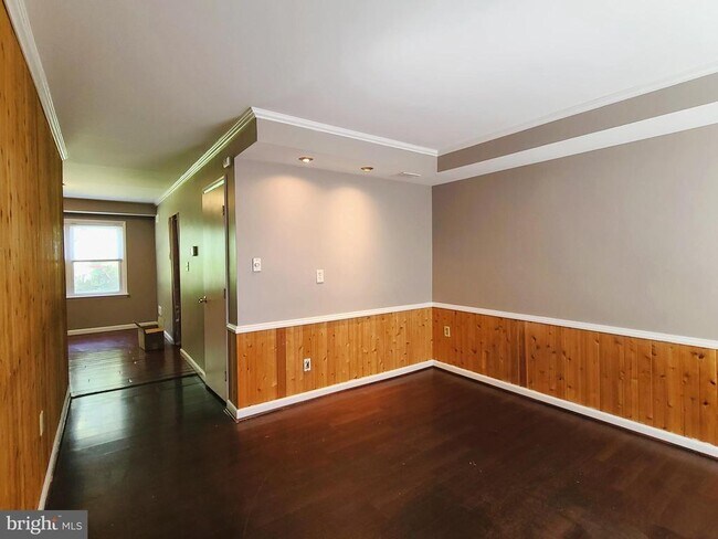 Foto del edificio - 8401 Pioneer Dr