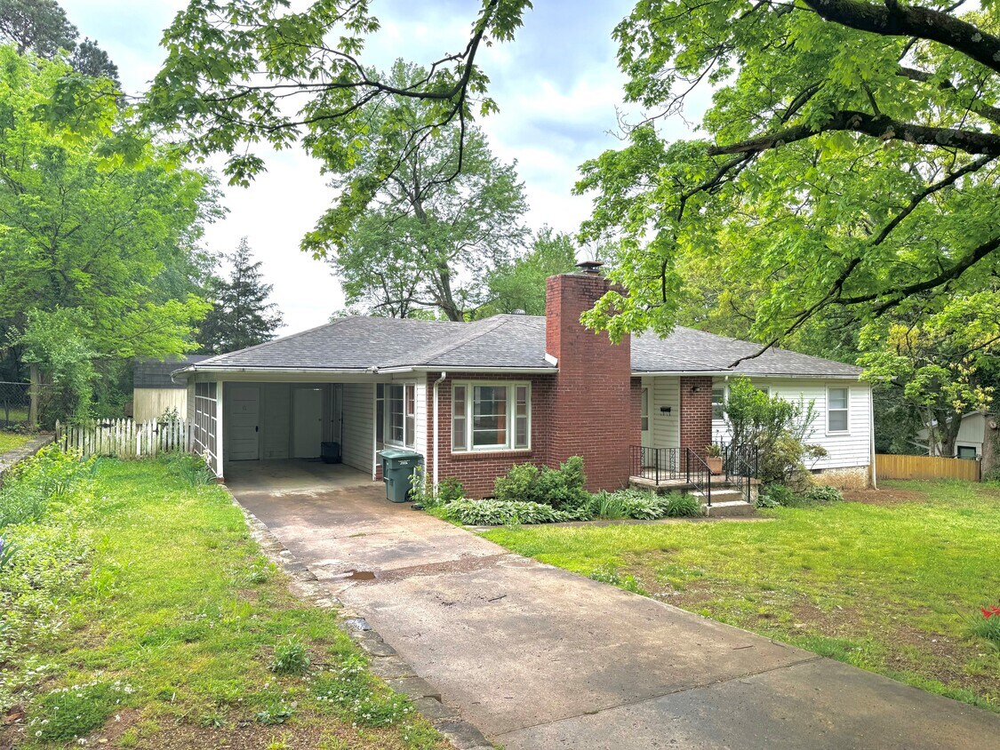 Primary Photo - 305 E North St