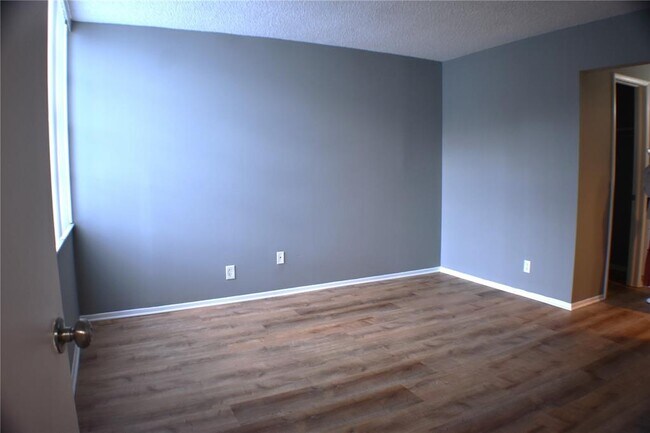 Foto del edificio - 9450 Live Oak Pl