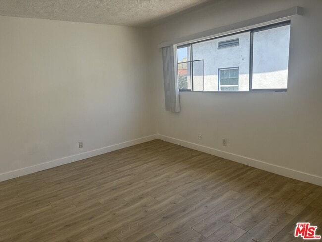Building Photo - 428 S Wilton Pl