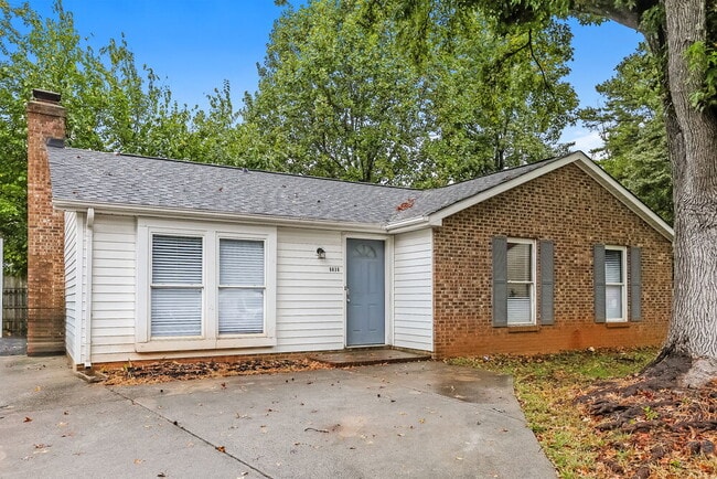 Foto del edificio - 6636 Piney Path Rd