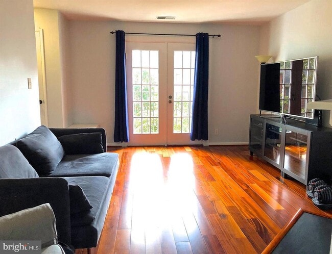 Building Photo - 4647B 28th Rd S