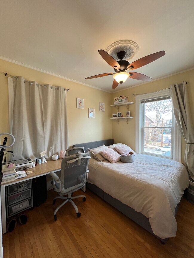 Building Photo - 176 Elm St