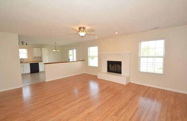 Foto del edificio - 7394 Tassel Ct
