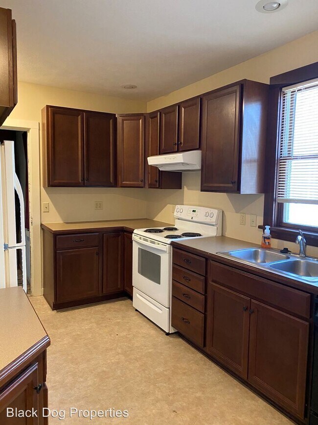 Building Photo - 4 br, 1.5 bath House - 820 Osage Street