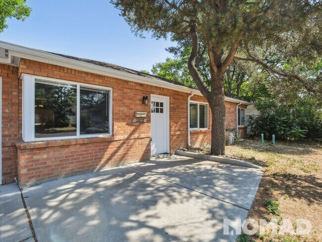Building Photo - 4Bed/3Bath Updated modern home near Fitzsi...