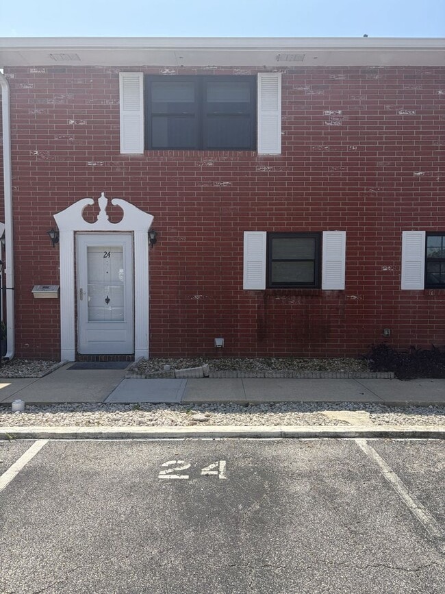 Building Photo - 2250 S Palmetto Ave
