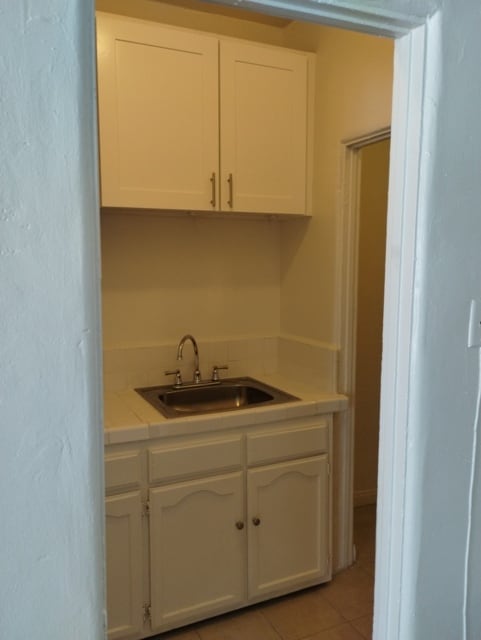 Building Photo - 901 S Kingsley Dr
