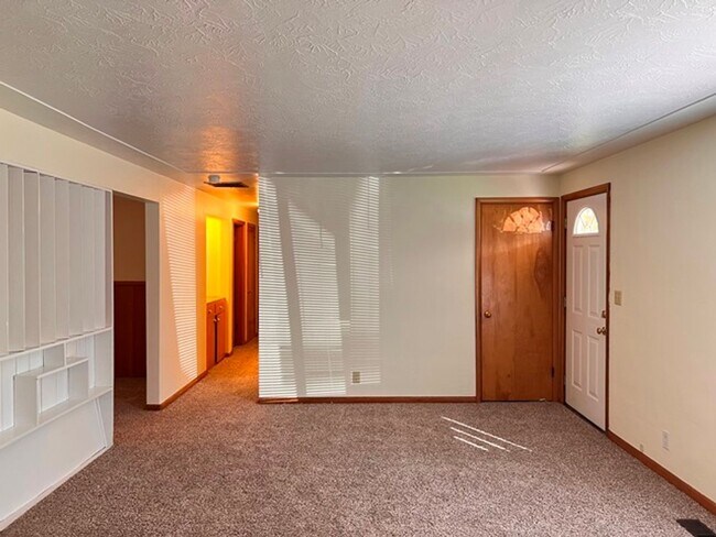 Foto del edificio - 3Bd/2Ba Single Story House - Available To ...