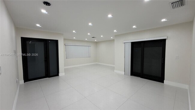 Foto del edificio - 10553 SW 22nd Terrace