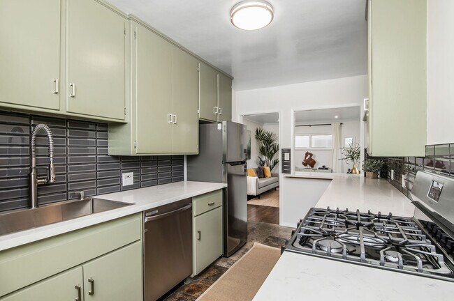 Foto del edificio - 2115 Ocean Park Blvd