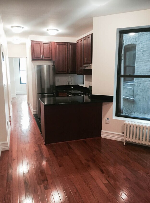 Primary Photo - 211 W 80th St