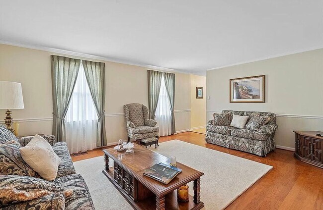 Foto del edificio - Charming Home! 4 Bedroom 2.5 Bathroom - Hopewell