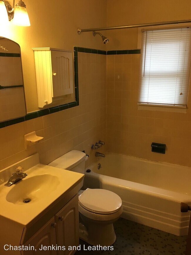 Building Photo - 285-287 Milledge Cir