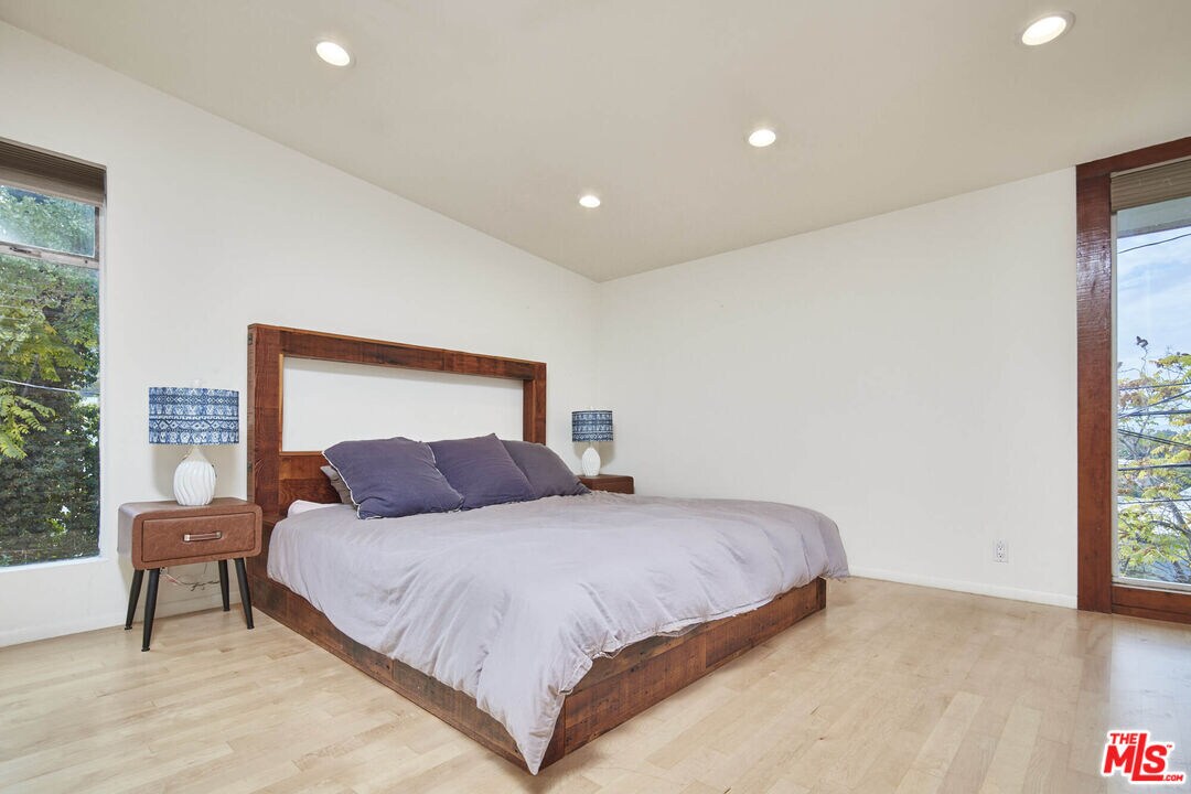 11217 Sunshine Terrace Houses in Los Angeles, CA Westside Rentals