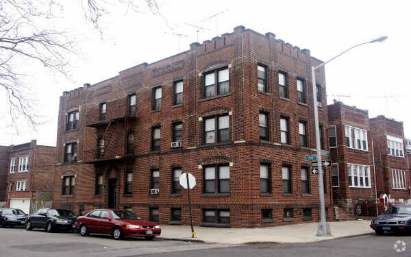 Primary Photo - 2920-2924 E 194th St