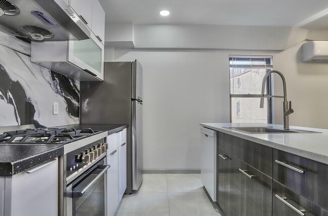 Foto del edificio - 232 1st St